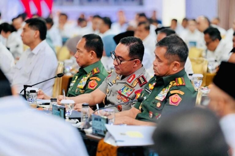 Panglima TNI Hadiri Sidang Kabinet Paripurna 2 Tahun Pemerintahan Prabowo di Istana