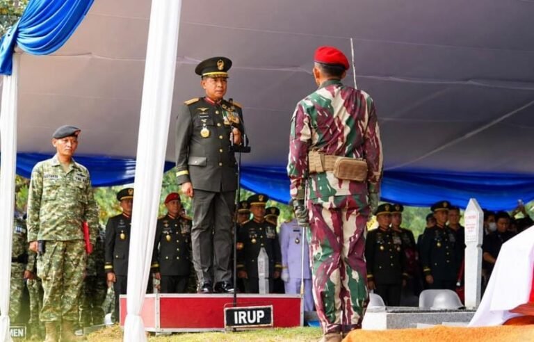Panglima TNI Pimpin Upacara Pemakaman Mantan Kasad Jenderal Subagyo HS di TMP Kalibata